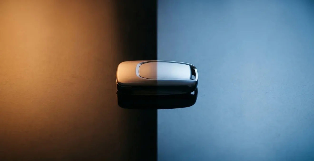 Représentation symbolique du concept de diligence versus négligence dans la sécurité automobile avec jeux de lumière contrastés